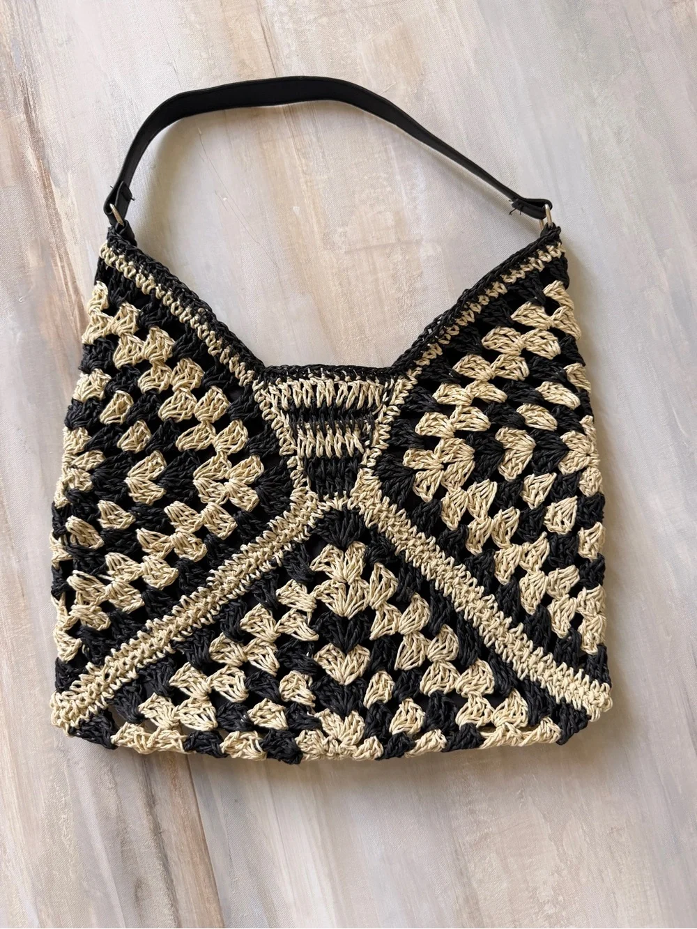 NWOT Boho Crochet Straw Hobo Bag Black Cream Granny Square Geometric